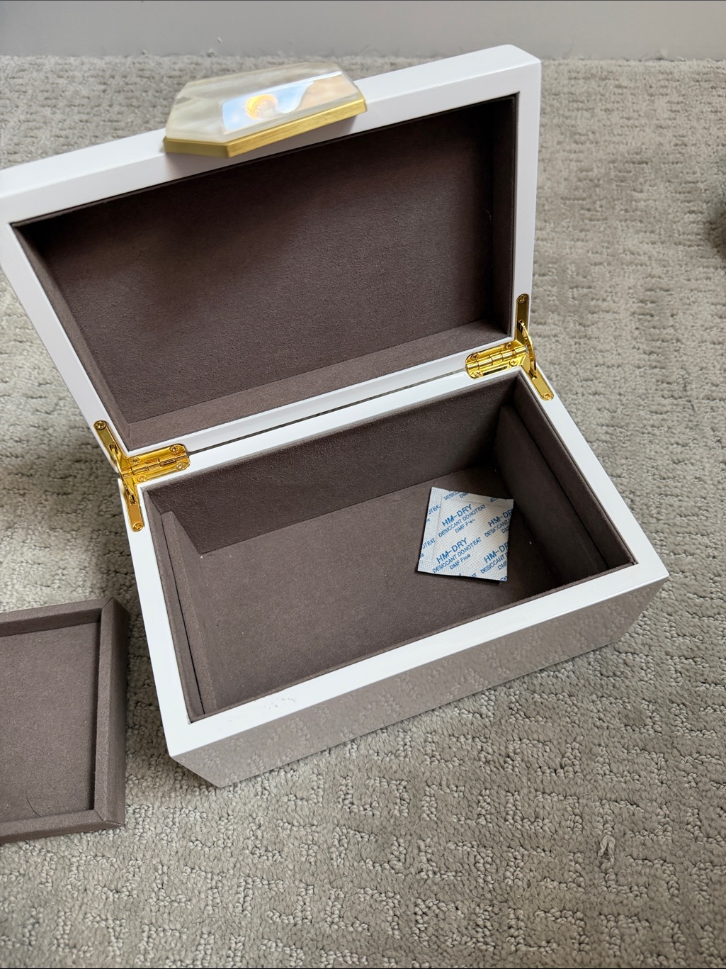 Kendra Scott White Jewelry Box With Crystal Accent And Gold Trim — image 5 of 7